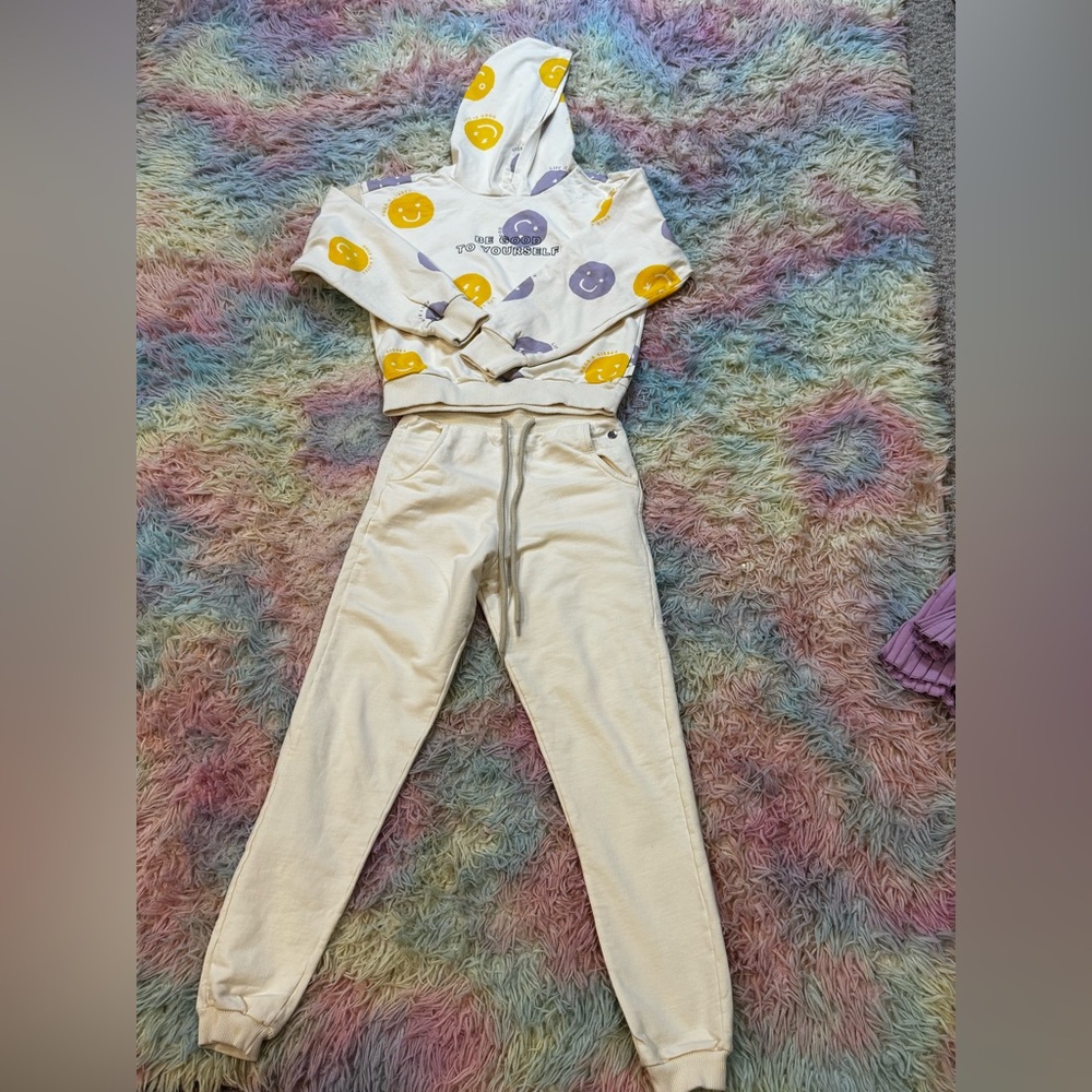 Set with hoddie and pants